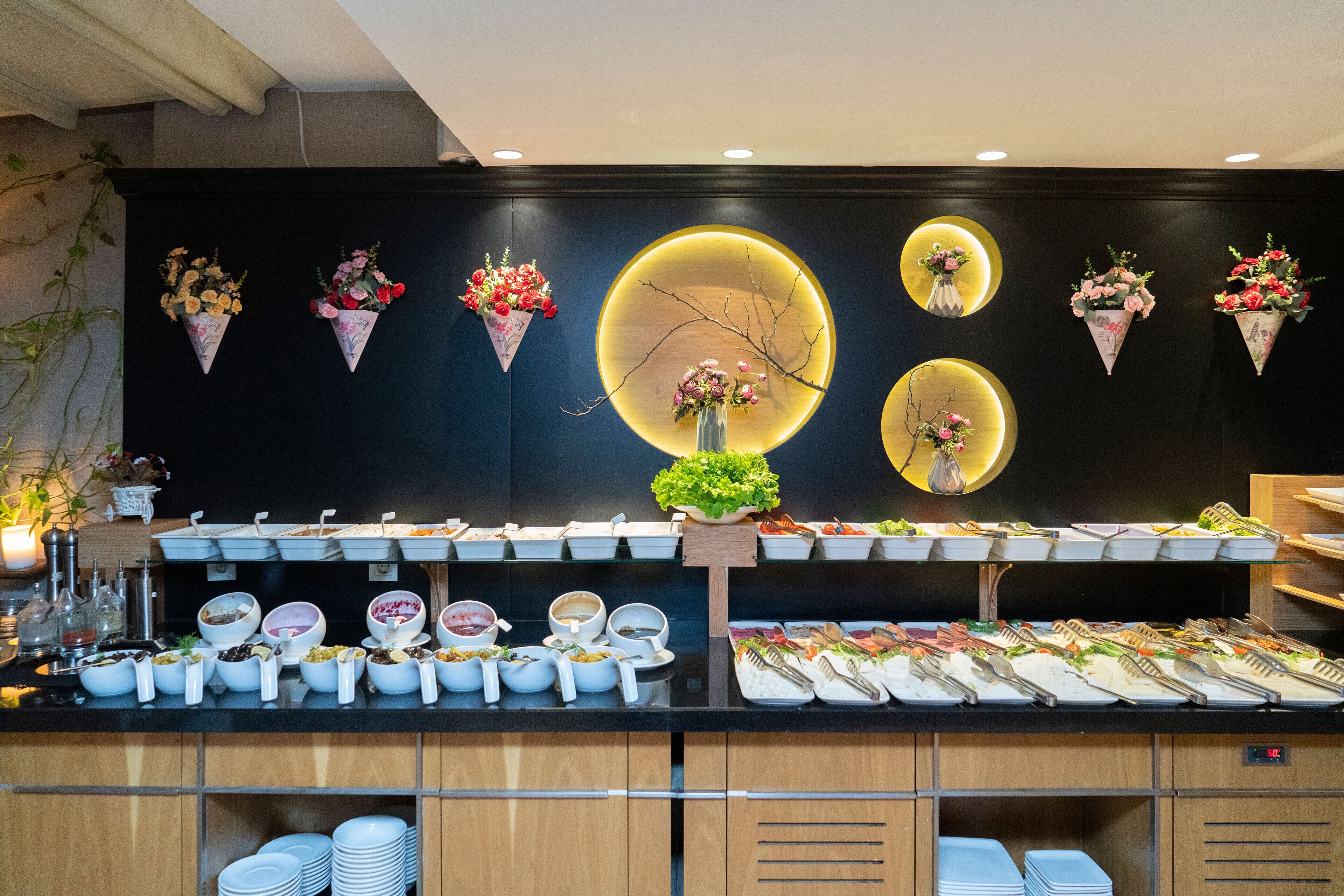 daily continental breakfast (eur 5 per person)