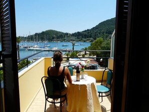 Chambre Quadruple, vue mer | Bureau, chambres insonorisées, Wi-Fi gratuit, draps fournis