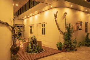 Façade de l’hébergement - soirée/nuit