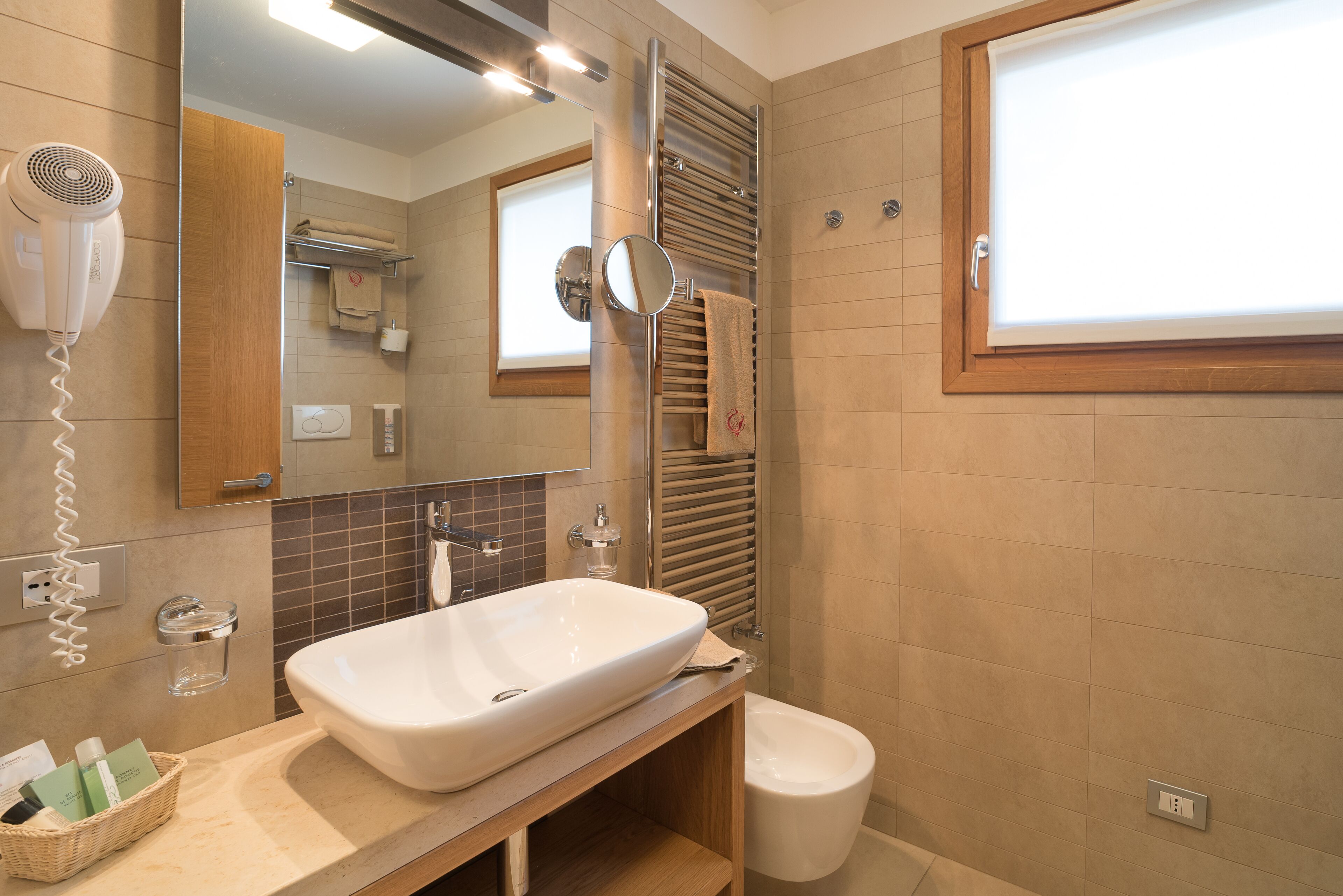 royal apartment (beach access included) | bathroom | shower, free toiletries, bidet, towels