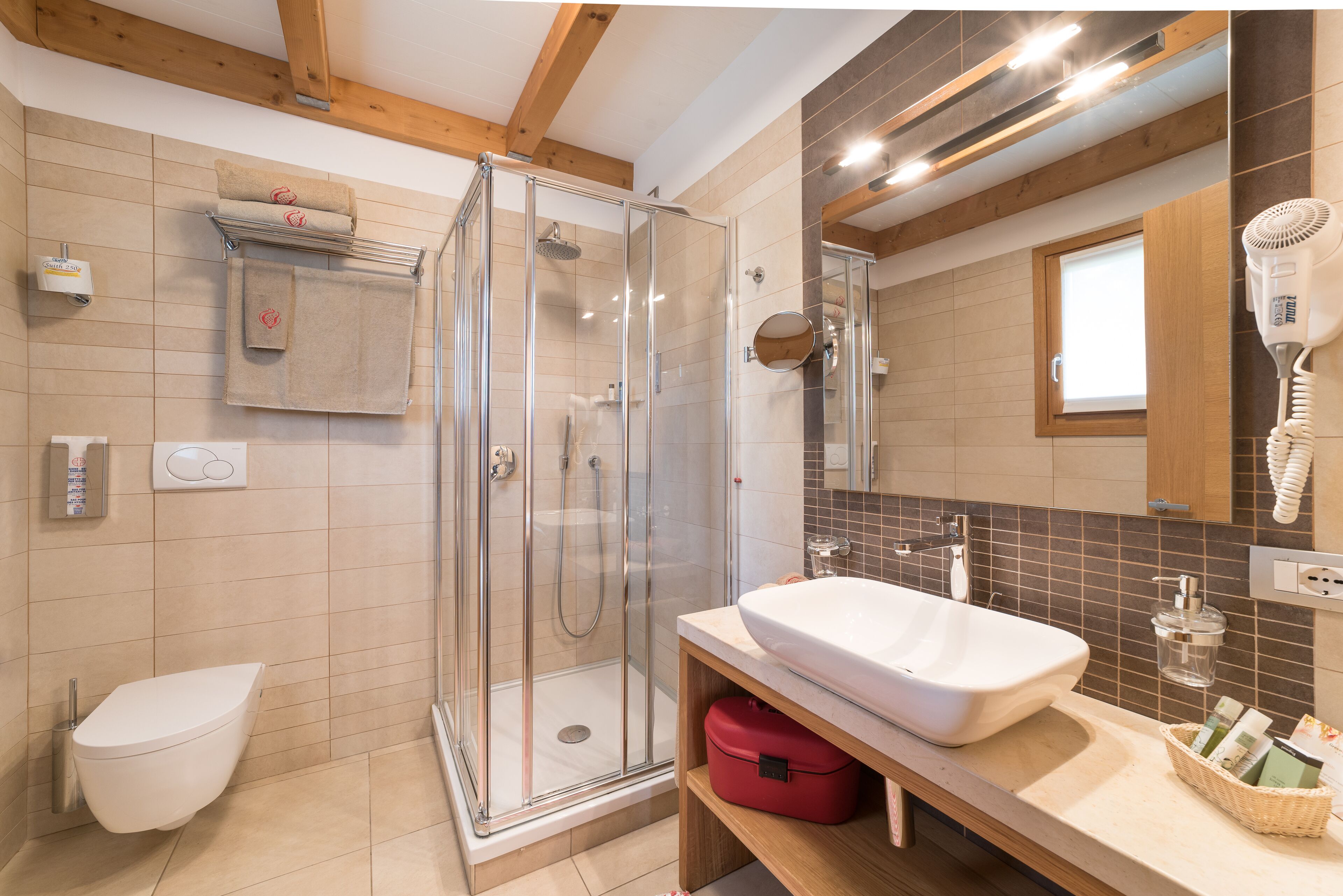 suite, 1 bedroom, kitchenette (beach access included) | bathroom | shower, free toiletries, bidet, towels