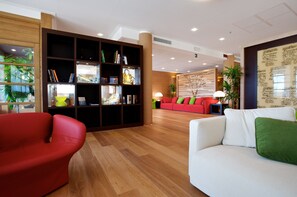 Lobby sitting area - Green Village Eco Resort (Lignano Sabbiadoro)