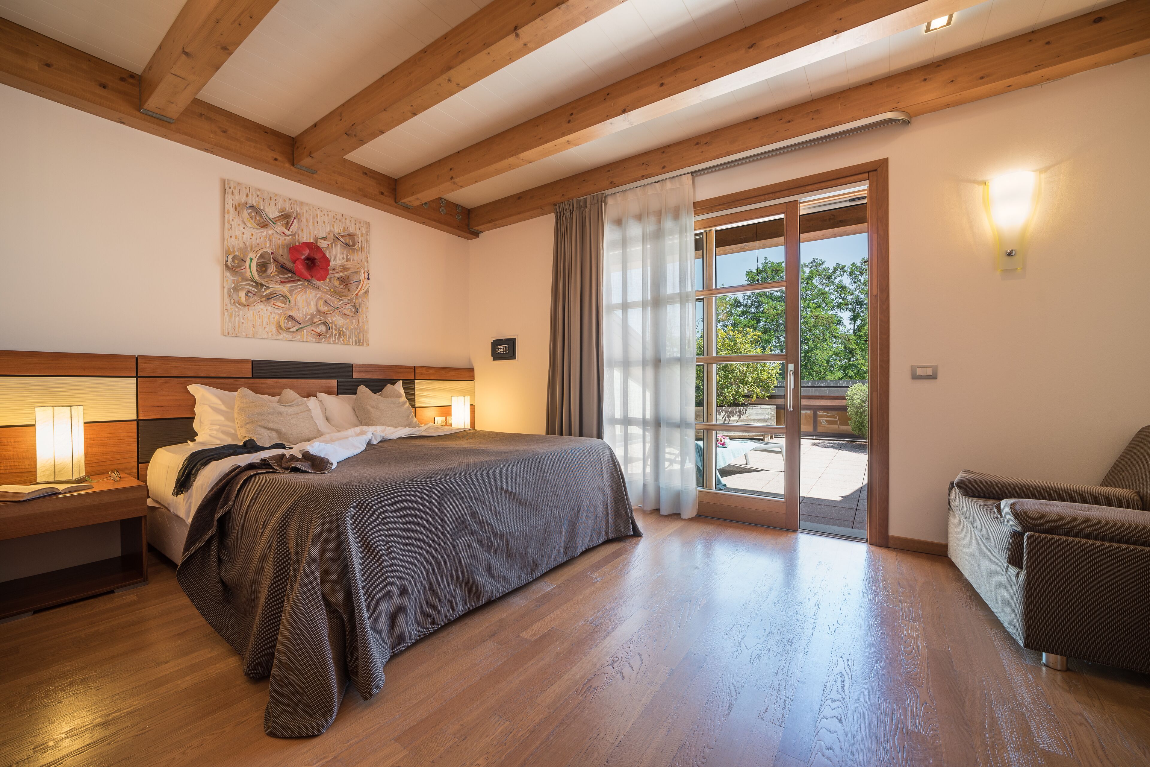 Standaard kamer, balkon (beach access included) | Een minibar, een kluis op de kamer, een bureau, gratis babybedden