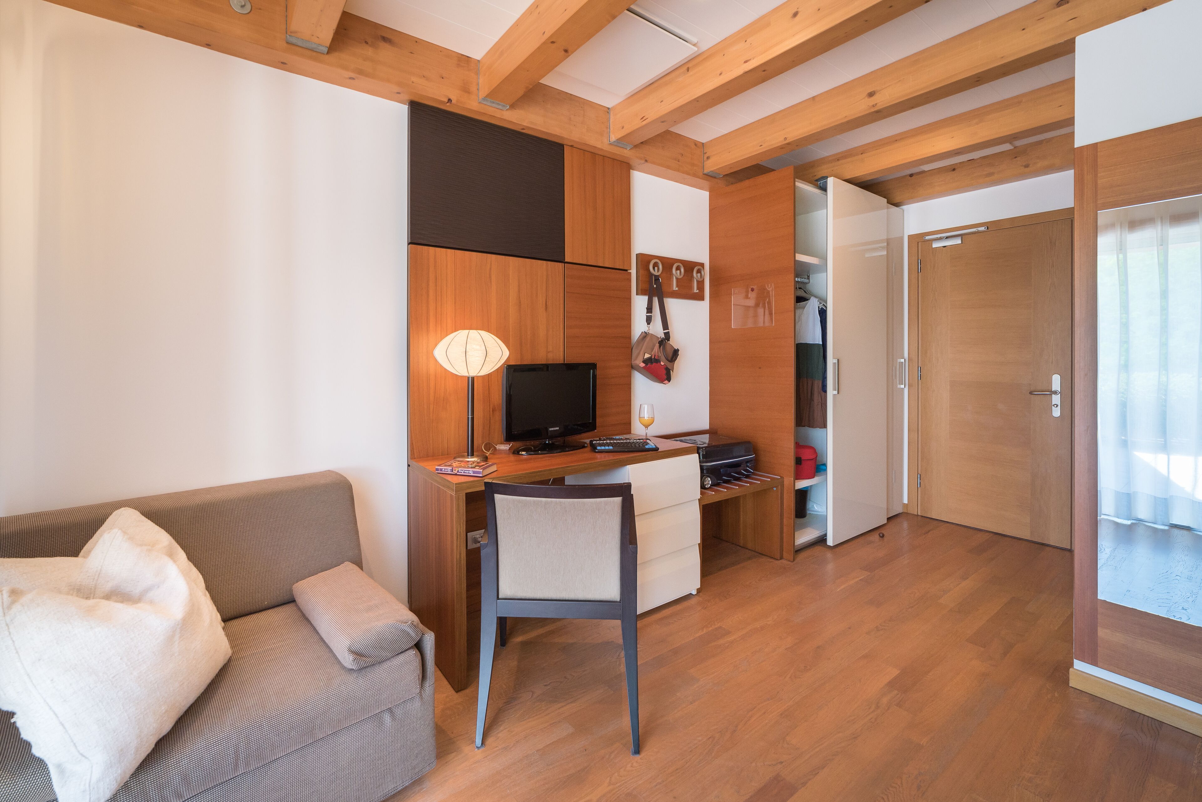 standard room, balcony (beach access included) | minibar, in-room safe, desk, free wifi