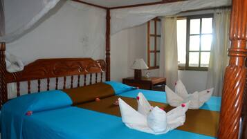 Rom – classic | Sengetøy av topp kvalitet, minibar, skrivebord og blendingsgardiner