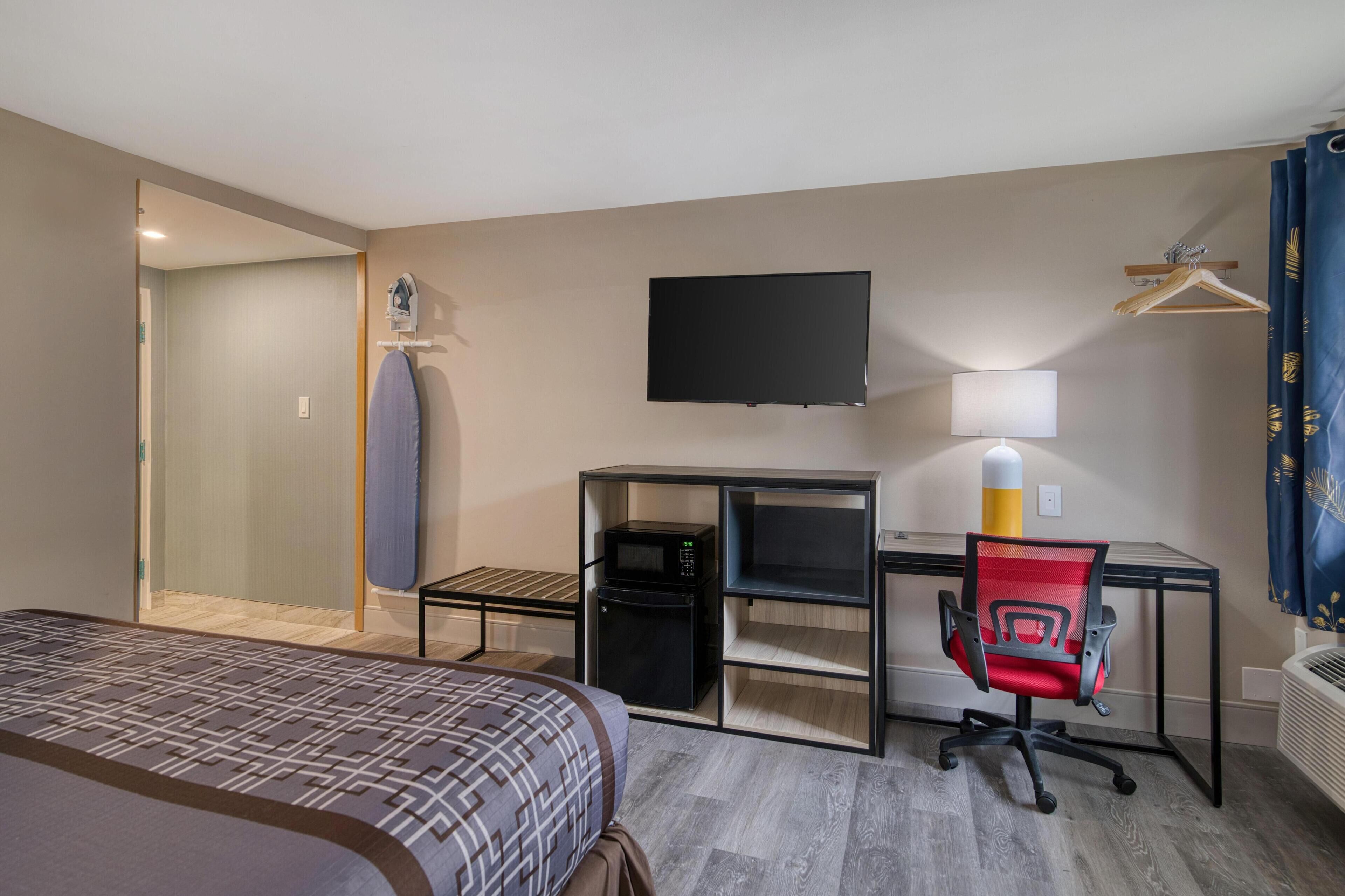 Escriptori, espai de treball apte per a portàtils i wifi gratuïta 