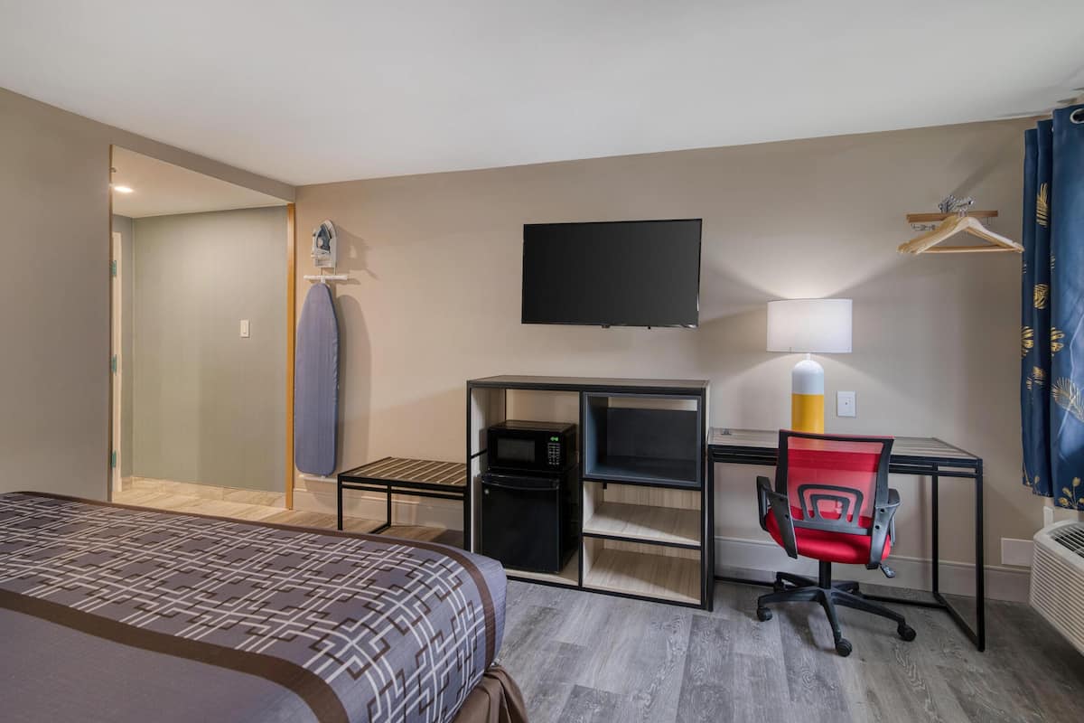 Desk, laptop workspace, WiFi (free), bed sheets