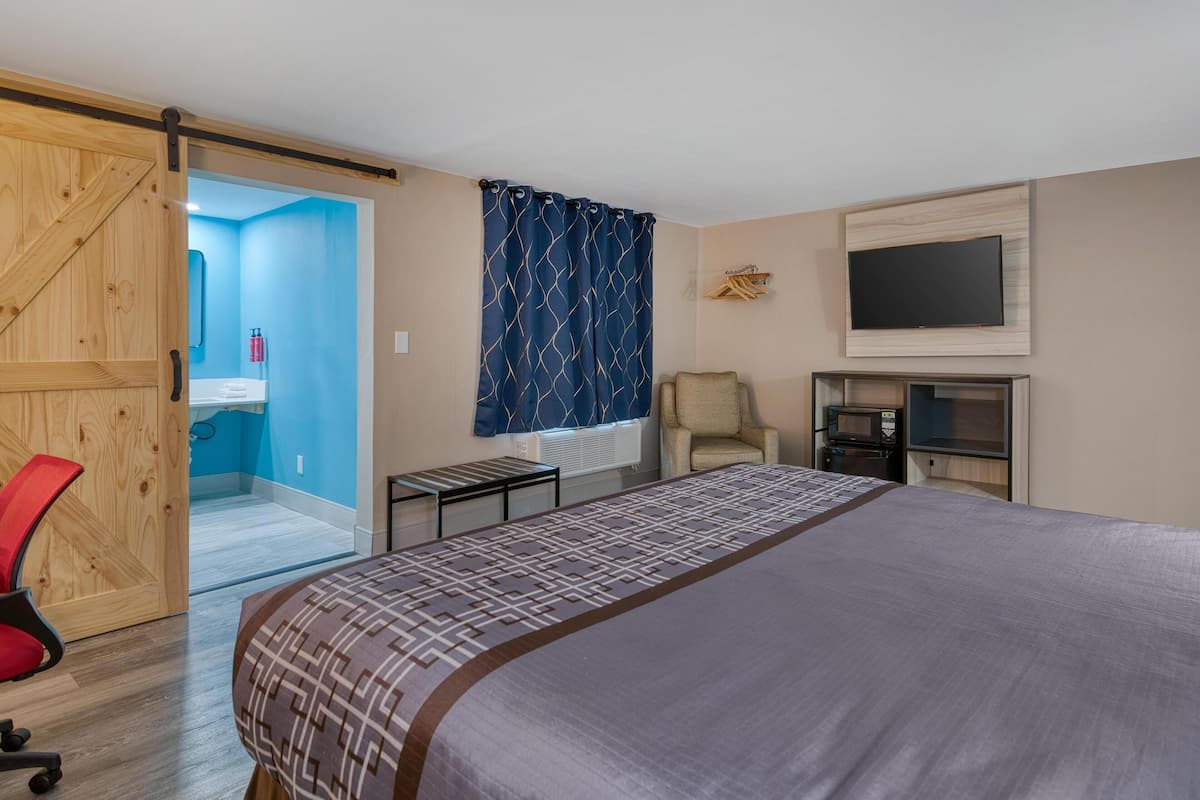 Escritorio, wifi gratis y ropa de cama