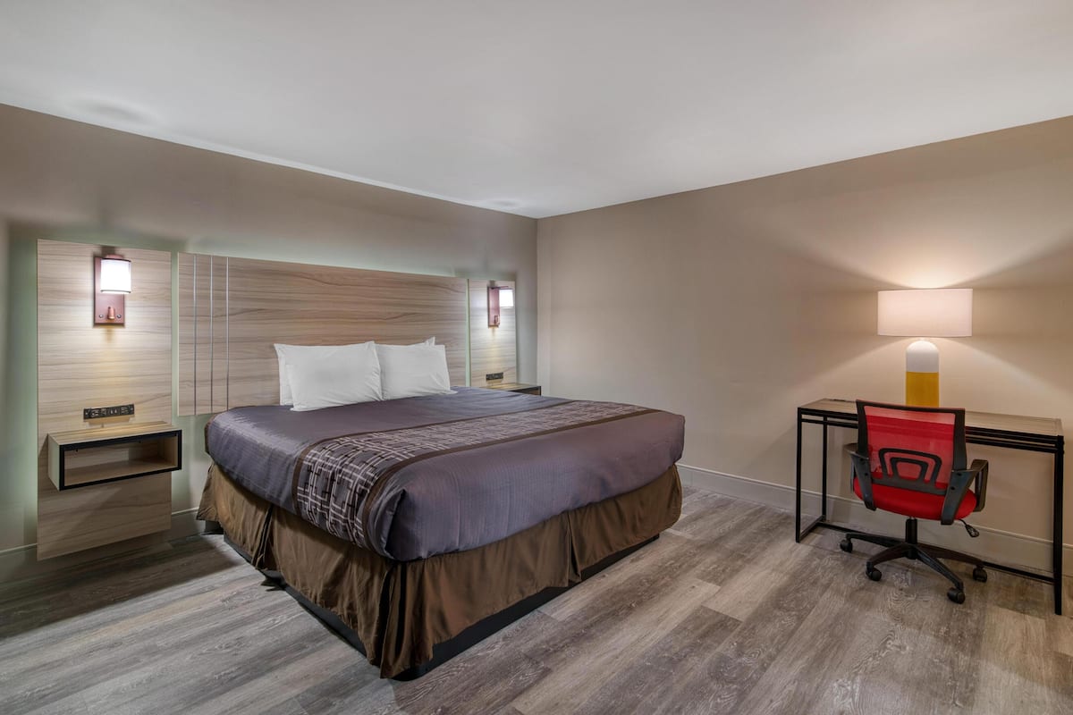 Desk, laptop workspace, WiFi (free), bed sheets