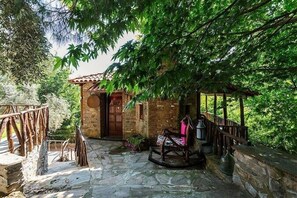 Habitación estándar doble, terraza | Ropa de cama de alta calidad, minibar, caja fuerte