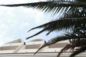 Classic Room | In-room safe, iron/ironing board, free WiFi, bed sheets