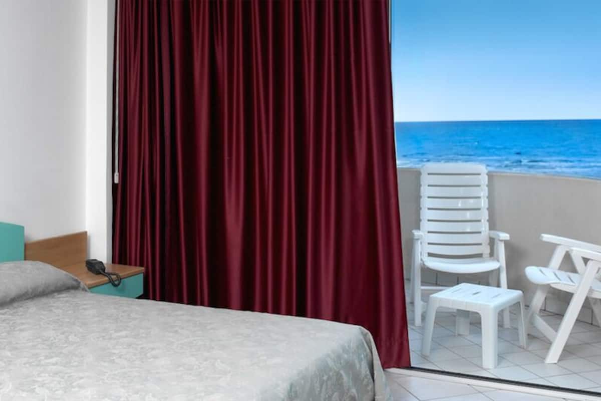 Eenvoudig appartement | Een kluis op de kamer, een strijkplank/strijkijzer, gratis wifi