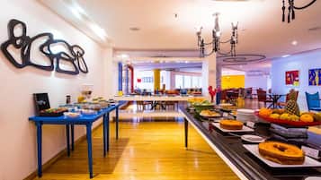 Breakfast, lunch and dinner served