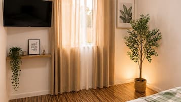 Deluxe Double Room | 1 bedroom, premium bedding, soundproofing, iron/ironing board