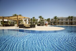 Indoor pool, outdoor pool, pool umbrellas, sun loungers - ROBINSON DJERBA BAHIYA - All inclusive (Aghir)