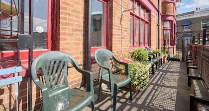 Hootananny Hostel