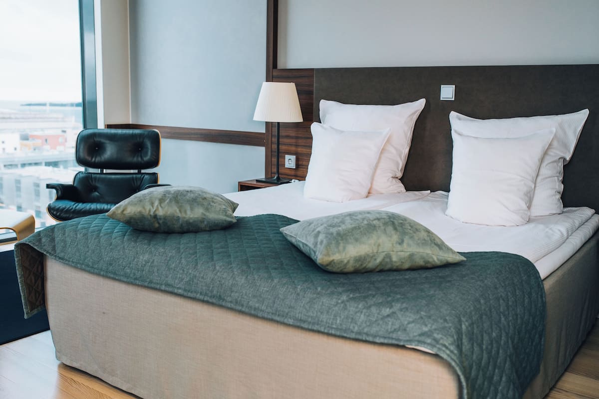 Deluxe Double Room, Non Smoking | Hypo-allergenic bedding, minibar, in-room safe, desk