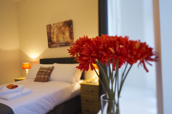 Premium bedding, desk, iron/ironing board, free cots/infant beds - Printworks Apart-Hotel (Peterhead)