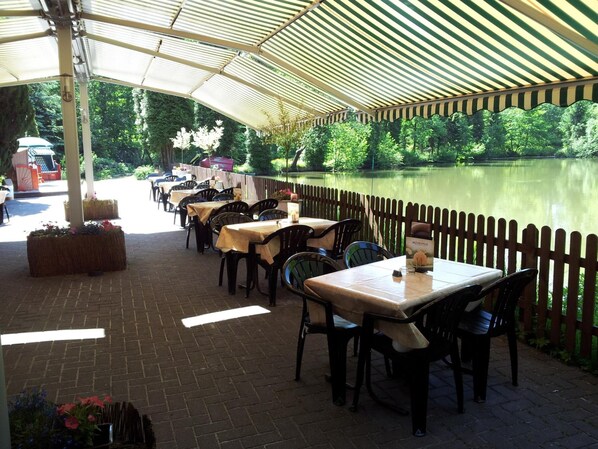 Lunch and dinner served, local cuisine - Waldhotel & Restaurant Zur Holzmühle (Springe)