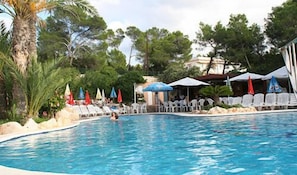 Seasonal outdoor pool - Apartamentos del Rey (Sant Joan de Labritja)