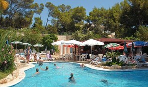 Seasonal outdoor pool - Apartamentos del Rey (Sant Joan de Labritja)