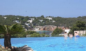 Seasonal outdoor pool - Apartamentos del Rey (Sant Joan de Labritja)