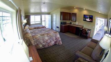 ルーム クイーンベッド 2 台 簡易キッチン | アイロン / アイロン台、WiFi (無料)、ベッドシーツ