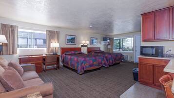 Chambre, 2 grands lits, coin cuisine