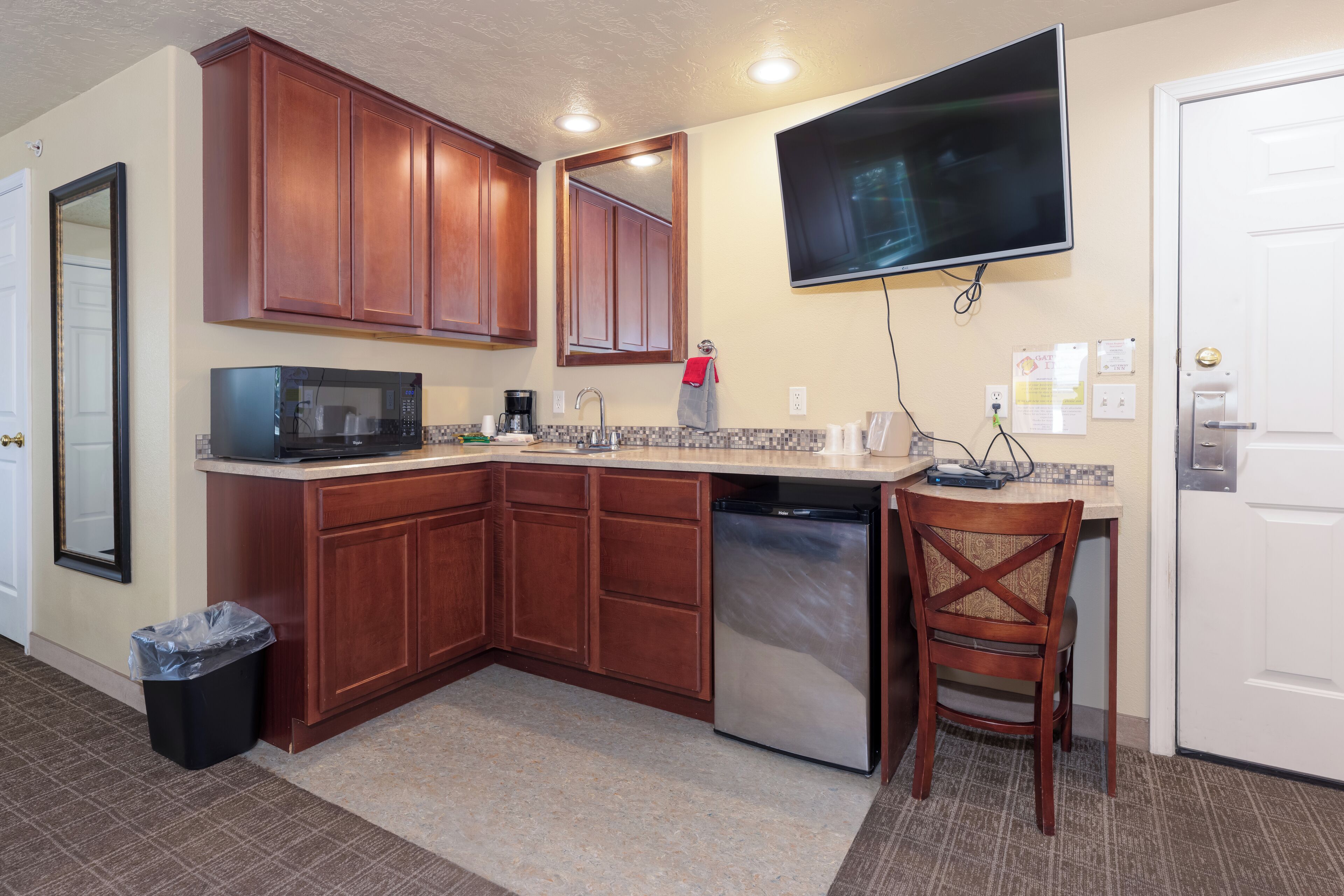 Habitación, varias camas, cocineta | Cocineta privada | Refrigerador y microondas 