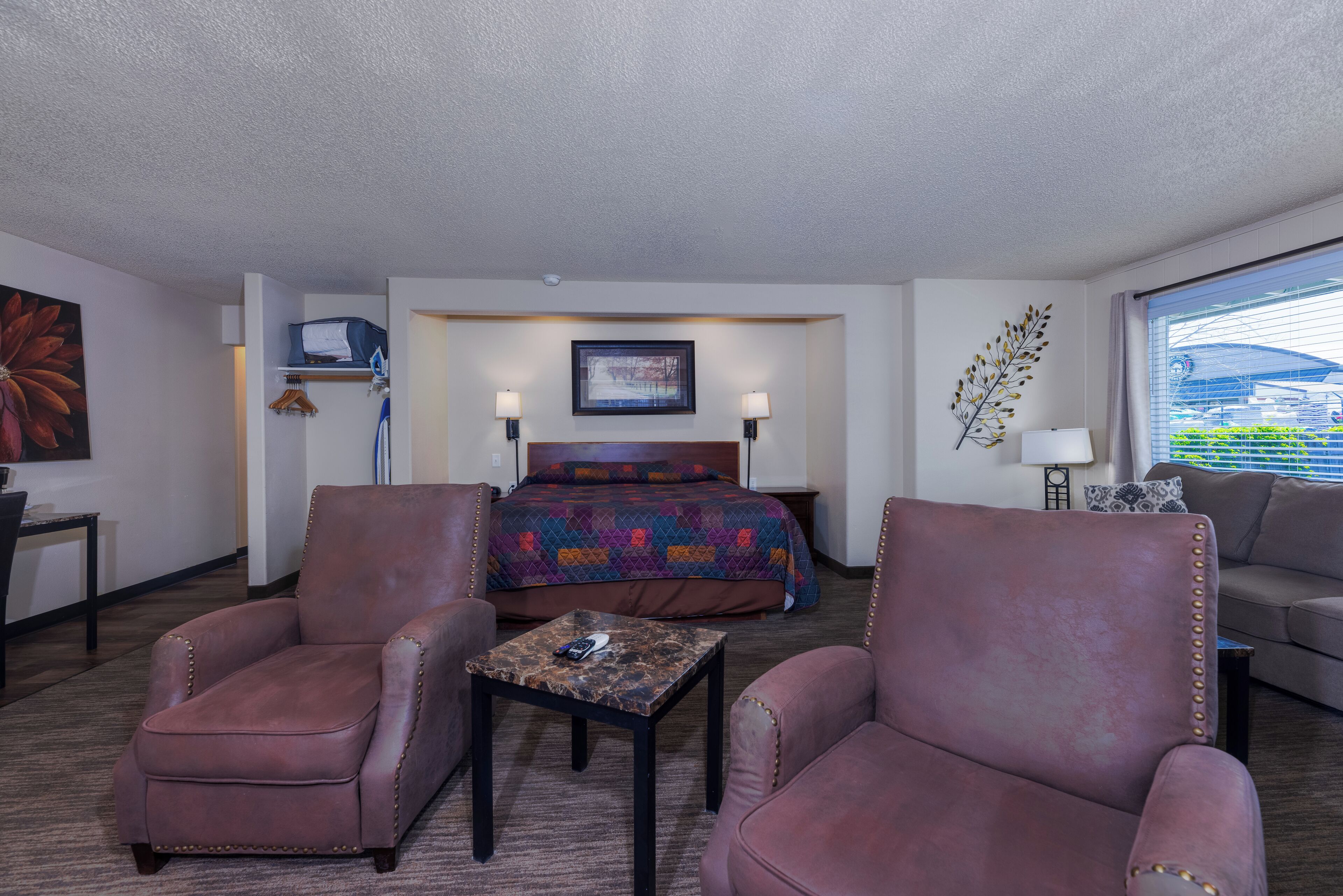 Suite, 2 habitaciones, para no fumadores | Área de sala de estar | Televisión de pantalla plana 