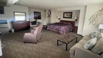 King Suite, No Pets | Desk, iron/ironing board, free WiFi, bed sheets
