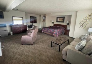 King Suite, No Pets | Desk, iron/ironing board, free WiFi, bed sheets
