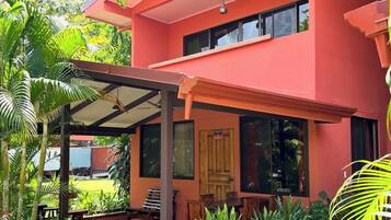 Standard Apartment, 1 Bedroom, Kitchen | Premium bedding, down comforters, cribs/infant beds, free WiFi