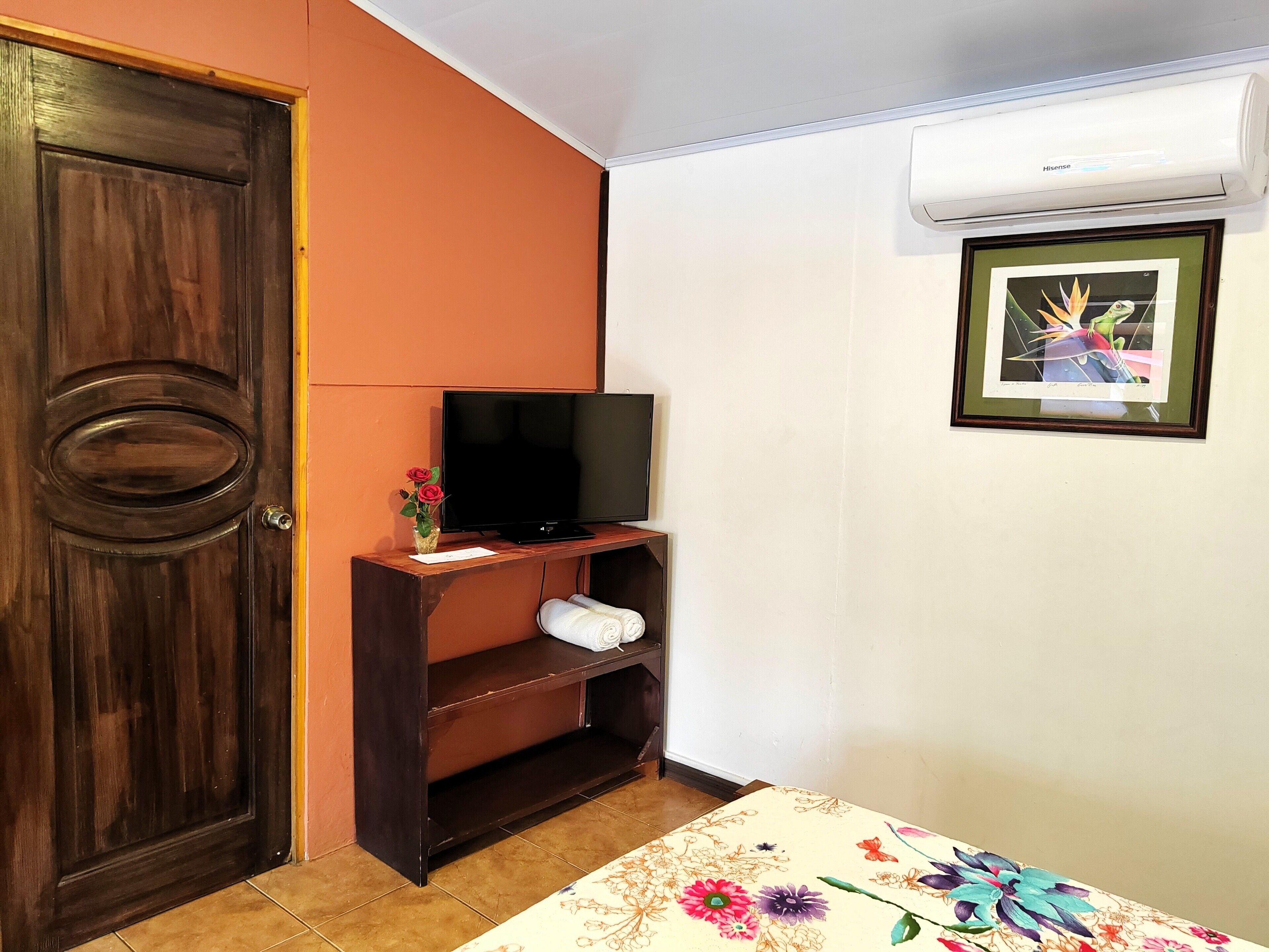 deluxe room | television