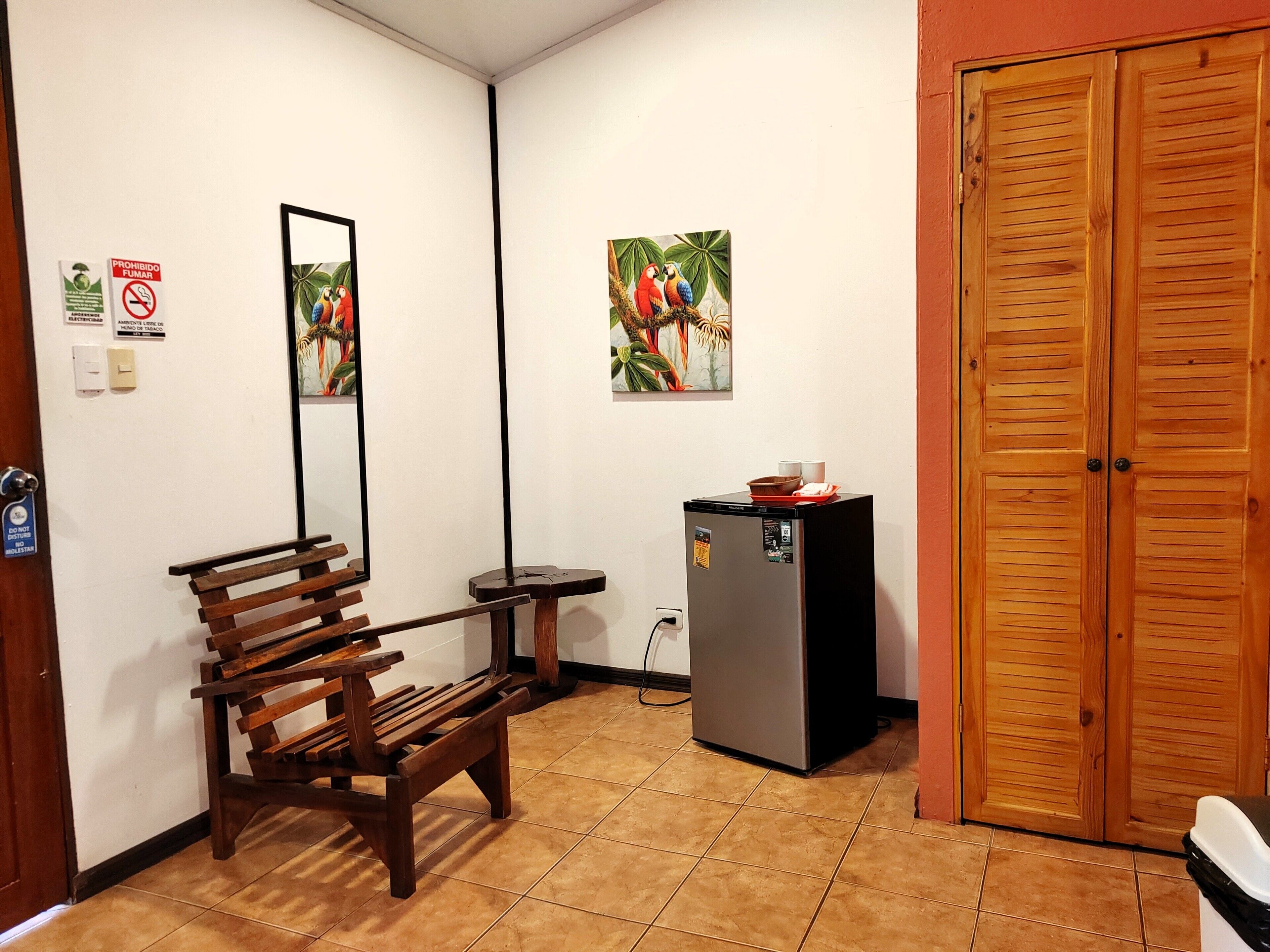 deluxe room | mini fridge