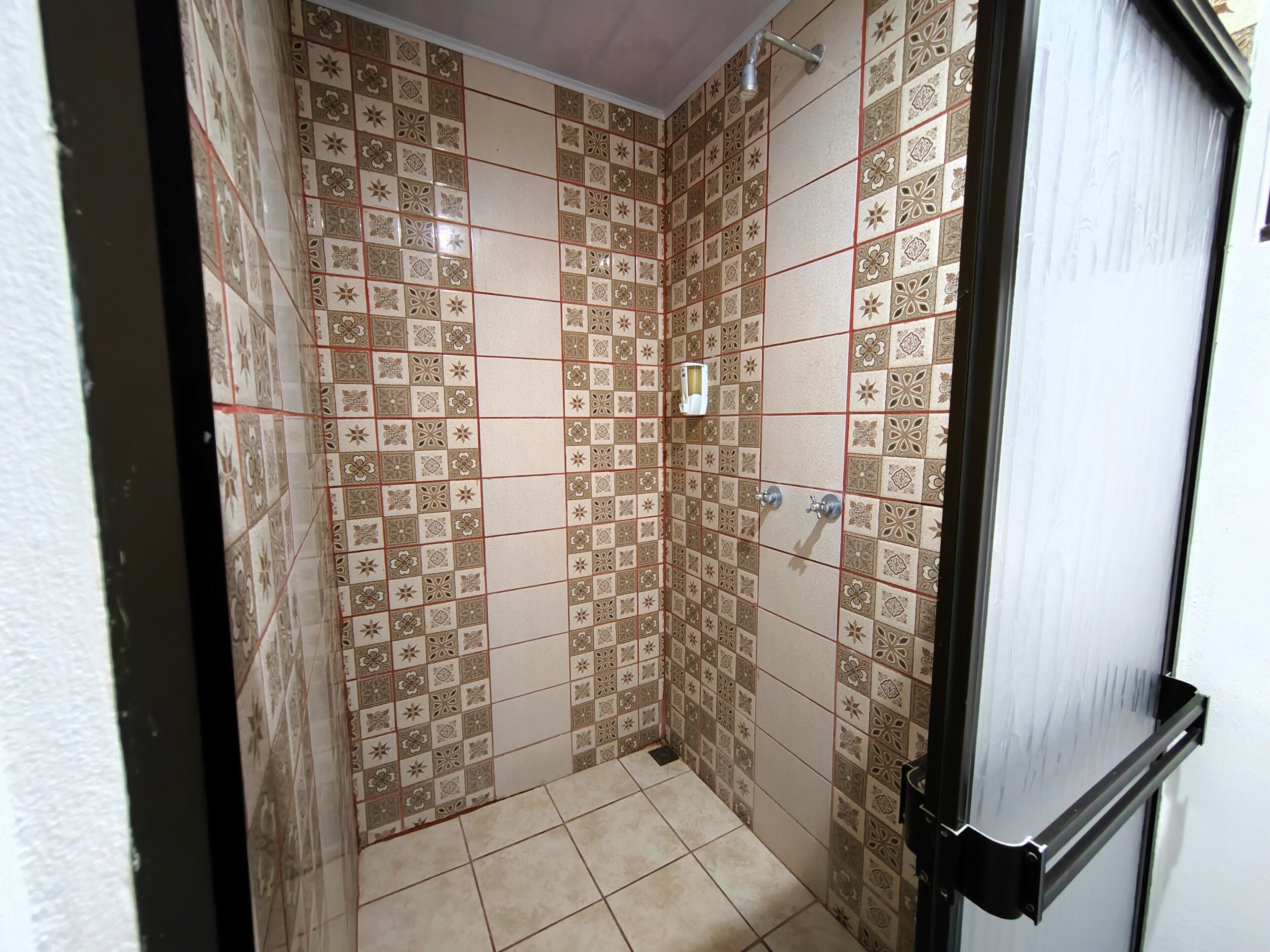 deluxe room | bathroom | shower, rainfall showerhead, free toiletries, hair dryer