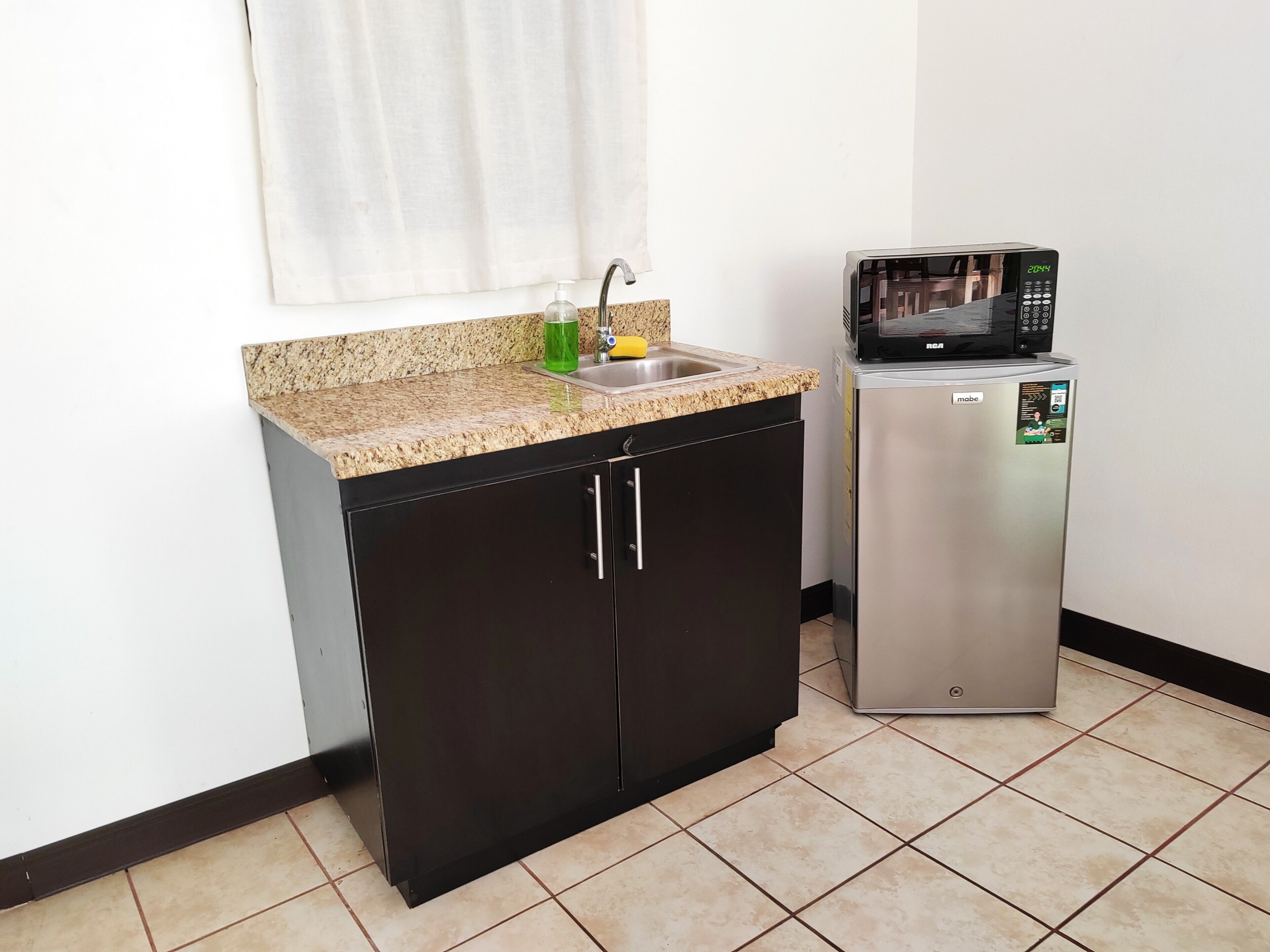 deluxe room | mini fridge