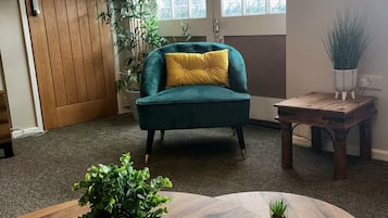 Apartment, Private Bathroom | Lounge