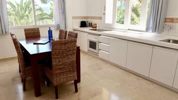 Grand Suite, 3 Bedrooms (Himalaya) | Private kitchen | Fridge, stovetop, espresso maker, coffee/tea maker