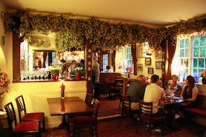Breakfast, lunch and dinner served  - The Kings Arms Hotel (Sandwich)