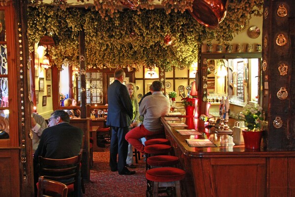 Bar (on property) - The Kings Arms Hotel (Sandwich)