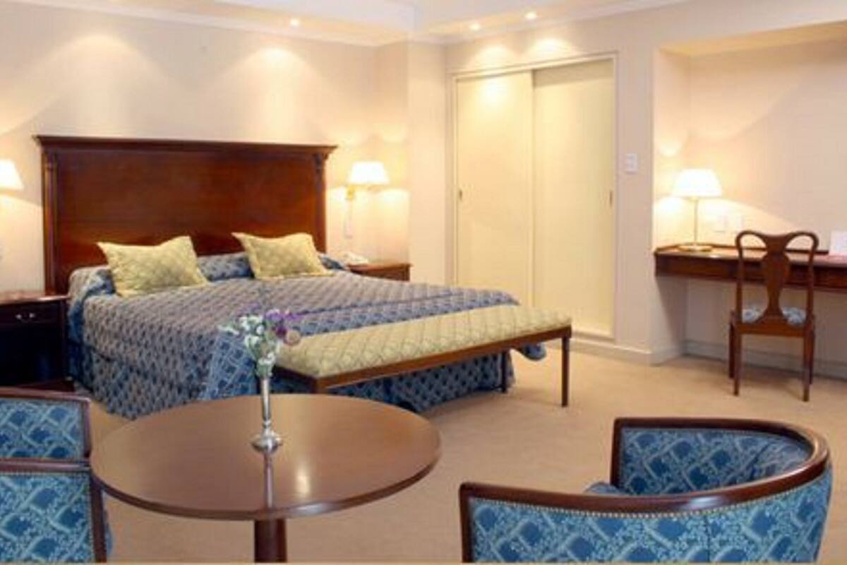 Junior Suite | Premium bedding, desk, blackout drapes, cribs (free)