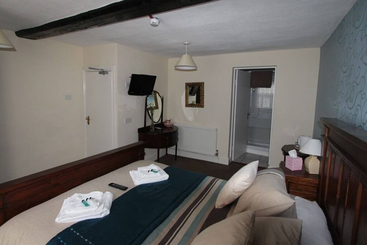 Double Room, Ensuite | Iron/ironing board