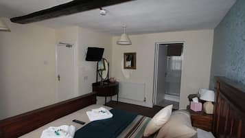 Double Room, Ensuite | Iron/ironing board