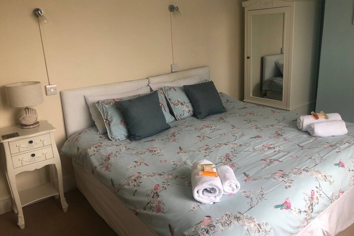 Traditional Double Room, Ensuite, Sea View (Appledore ) | WiFi