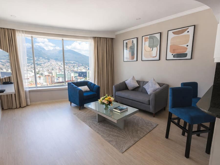 Suite, 1 Bedroom, Kitchen | Living area