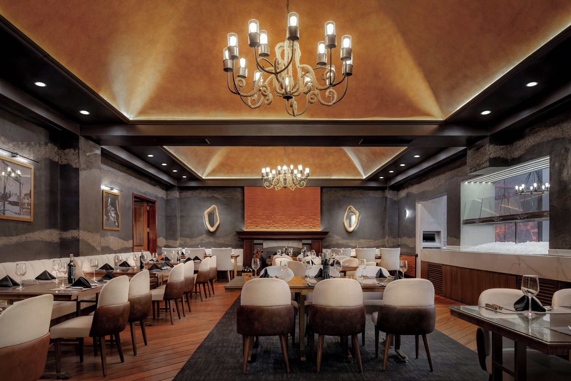 2 restaurants; breakfast, lunch, dinner, and brunch served