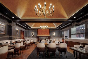 2 restaurants; breakfast, lunch, dinner, and brunch served