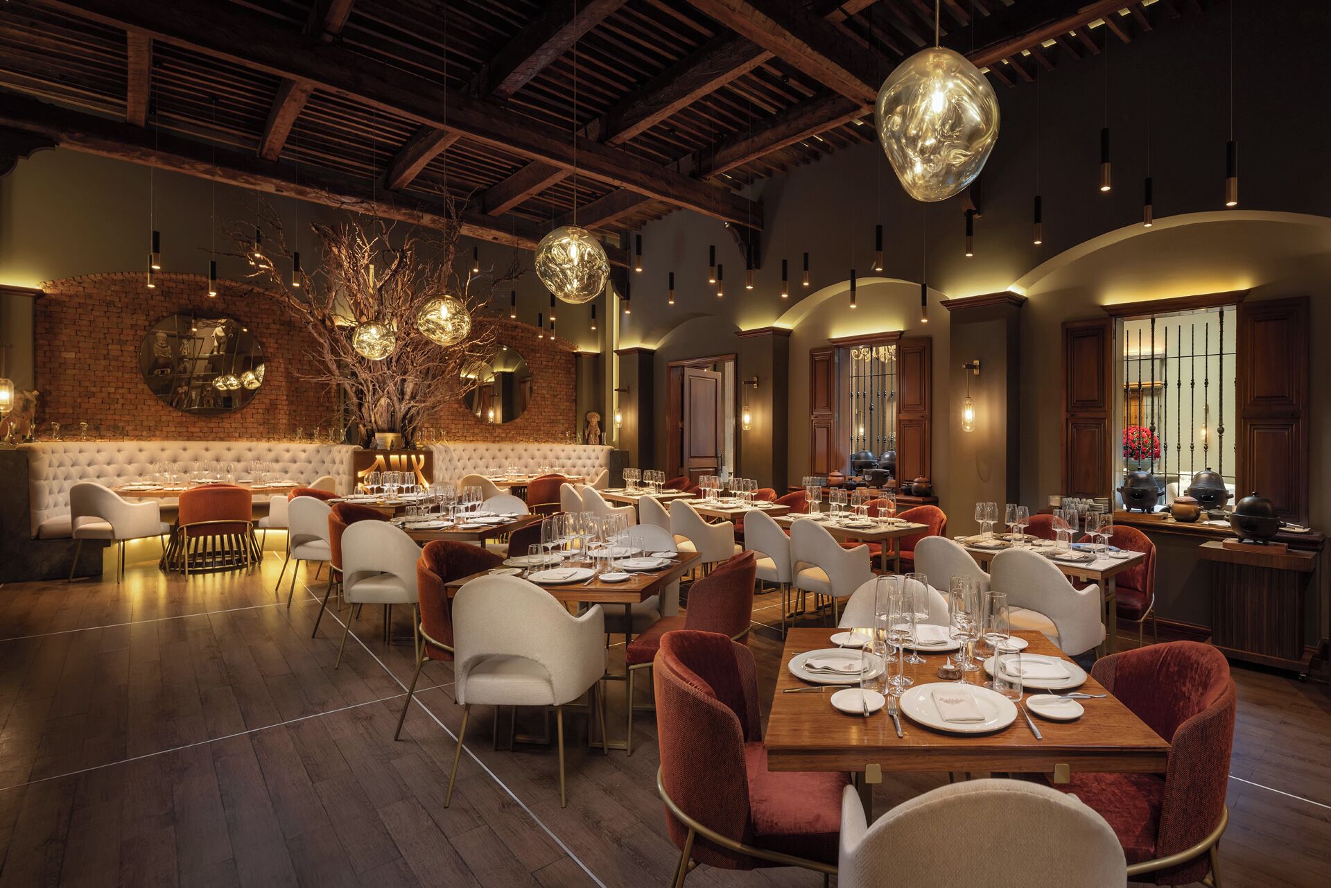 2 restaurants; s'hi serveixen esmorzars, dinars i sopars