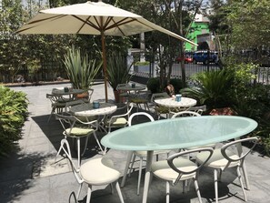 Breakfast, lunch, dinner served; local and international cuisine  - Casa Monraz (Guadalajara)